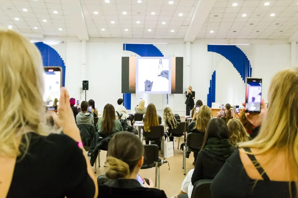Anastasiia Zolotova teaching permanent makeup — 5 of 20