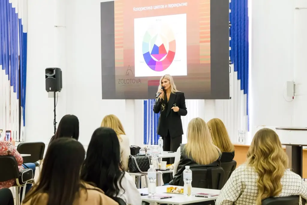 Anastasiia Zolotova teaching permanent makeup — 6 of 20