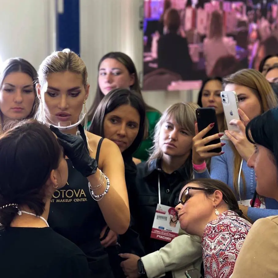 Anastasiia Zolotova teaching permanent makeup — 8 of 20