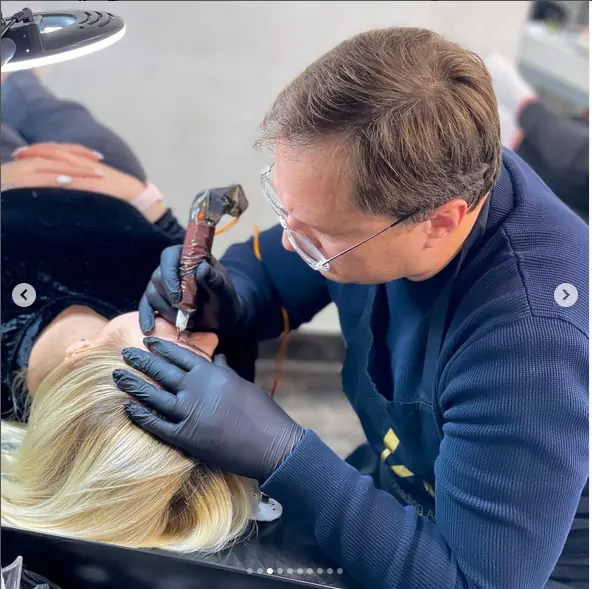 Anastasiia Zolotova teaching permanent makeup — 19 of 20