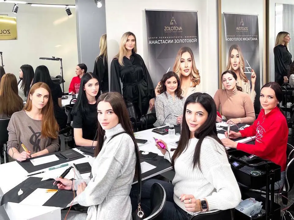 Anastasiia Zolotova teaching permanent makeup — 13 of 20